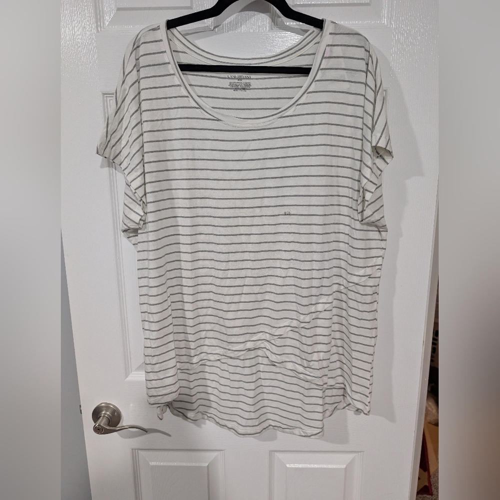 NWT Lane Bryant White & Gray Striped Short Sleeve Tee in Size 18/20 (2X)